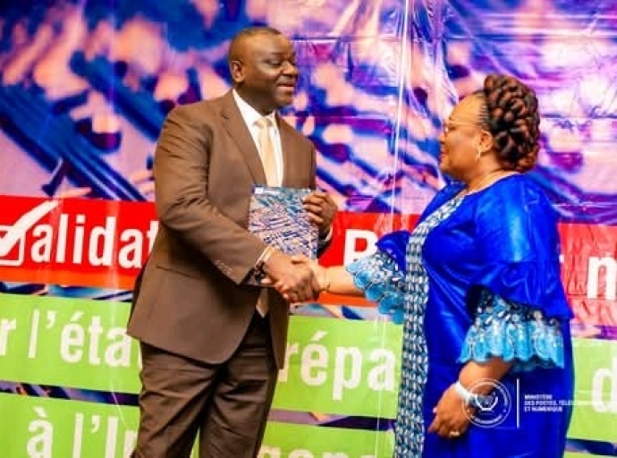 PTN : Augustin Kibassa Maliba reçoit le Rapport National sur l'état de préparation de la RDC à l'intelligence artificielle